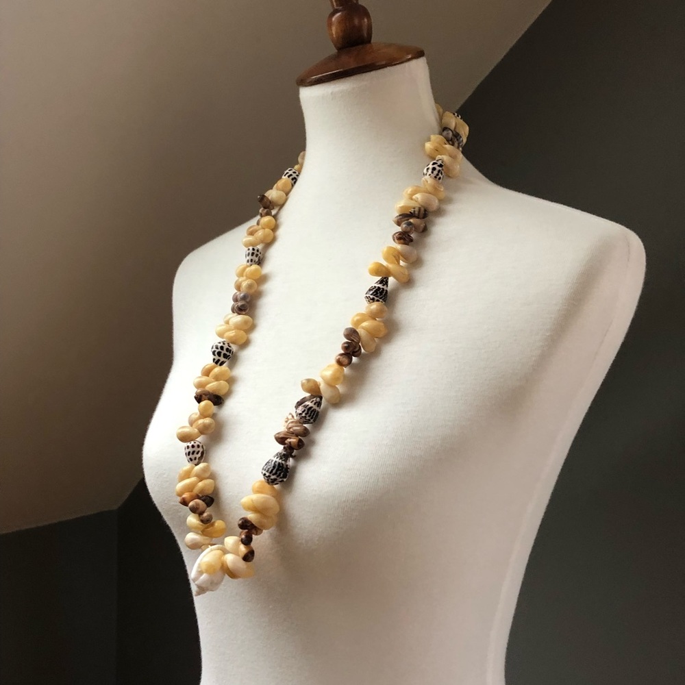 Heritage Antique Rarotonga Shell Lei